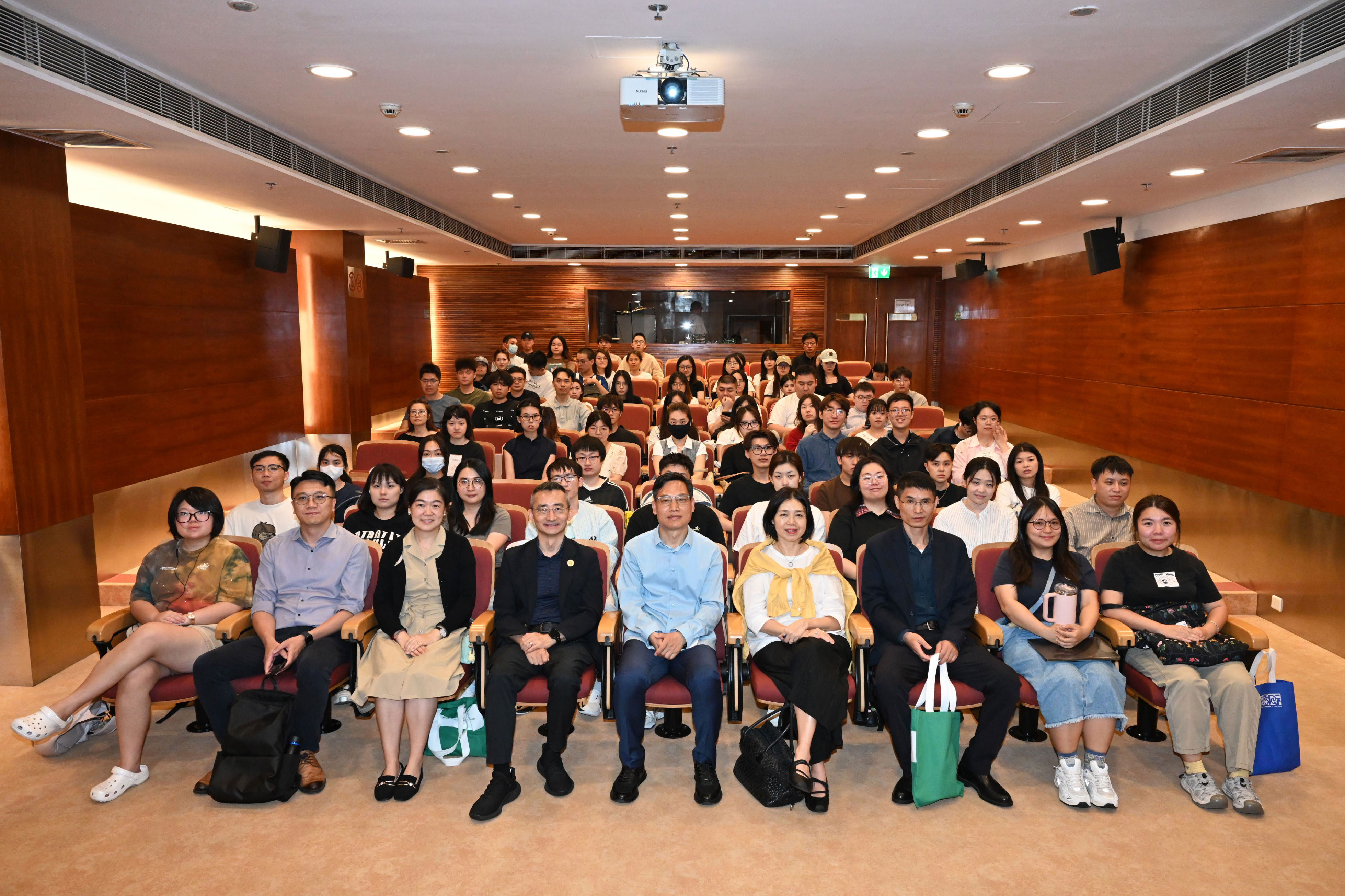 吴理财教授应邀到澳门理工大学做学术讲座